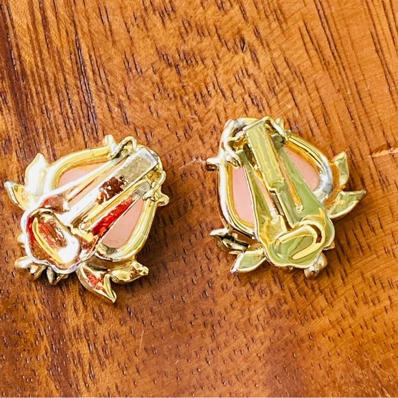 70s/80s Pink Crystal Gold Trifari Clip-on Earrings - Picture 2 of 7